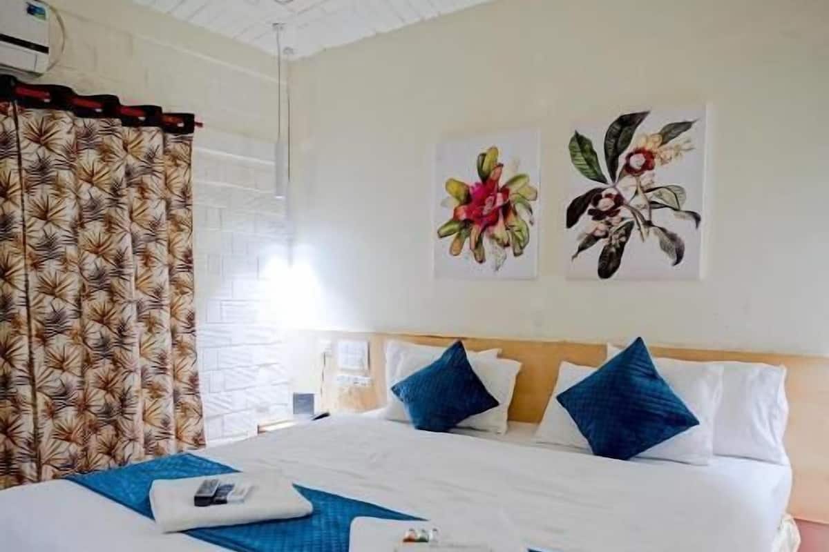 Standard Double Room | In-room safe, desk, blackout drapes, soundproofing