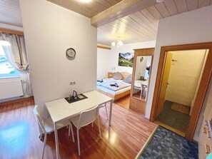 1 bedroom, bed sheets