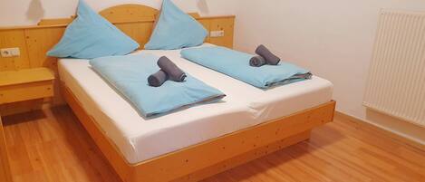 1 bedroom, bed sheets