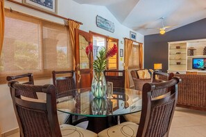 Dining - Luxury guest-friendly villa with pool in Sosua, fully furnished and equipped (Sosúa)