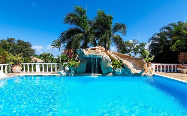 Pool - Luxury guest-friendly villa with pool in Sosua, fully furnished and equipped (Sosúa)