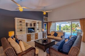 Living area - Luxury guest-friendly villa with pool in Sosua, fully furnished and equipped (Sosúa)