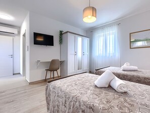 3 bedrooms, iron/ironing board, WiFi - Jolanda by Interhome (Rovinj/Žminj)