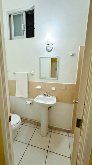 Chambre Standard, 1 chambre | Salle de bain