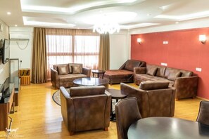 Executive Double or Twin Room | Living area