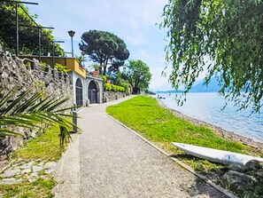 Una spiaggia nelle vicinanze