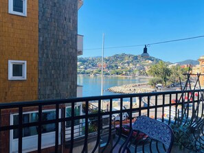 Luxury Condo, Balcony, Sea View | Balcony view