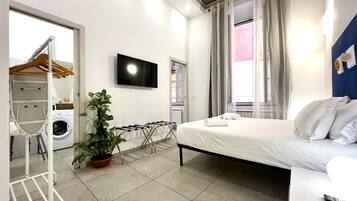 Appartamento Luxury, balcone, vista mare | 1 camera, biancheria da letto di alta qualità, copriletto in piuma