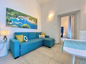 Superior Suite, Balcony, Beach View | Living area | 32-inch flat-screen TV with digital channels, TV - Casa Rosa al Mare, Rapallo (Rapallo)