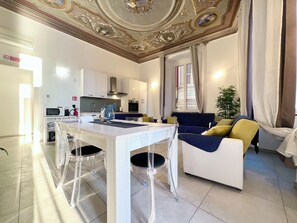 Luxury Condo, Balcony, Sea View | Living area | 32-inch flat-screen TV with digital channels, TV - Casa Rosa al Mare, Rapallo (Rapallo)
