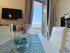 Superior-Suite, Balkon, Strandblick | Wohnbereich