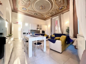 Luxury Condo, Balcony, Sea View | Living area | 32-inch flat-screen TV with digital channels, TV - Casa Rosa al Mare, Rapallo (Rapallo)