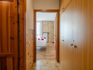 2 bedrooms, internet