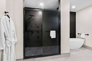 Bathroom - Latitude Suites Tinton Falls Eatontown Bw Premier (Tinton Falls)