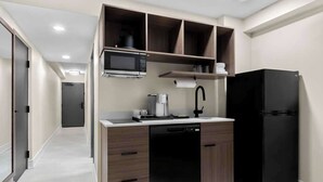 Private kitchen - Latitude Suites Tinton Falls Eatontown Bw Premier (Tinton Falls)