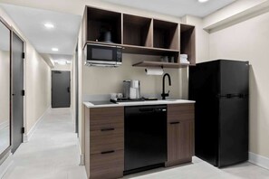 Private kitchen - Latitude Suites Tinton Falls Eatontown Bw Premier (Tinton Falls)