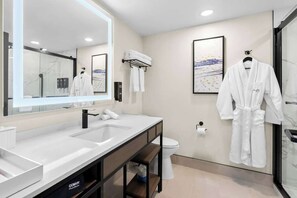 Bathroom - Latitude Suites Tinton Falls Eatontown Bw Premier (Tinton Falls)