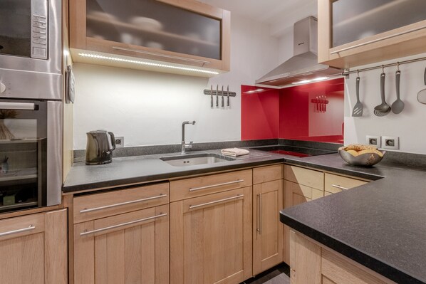 Refrigerador, microondas, horno, lavavajillas