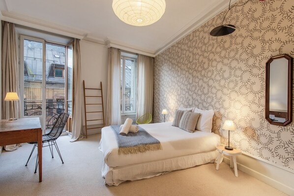 4 bedrooms, iron/ironing board, free WiFi, bed sheets