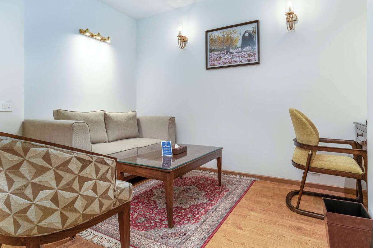 Executive Room, 1 Katil Kelamin (Double) | Bar mini, meja, ruang kerja komputer riba, langsir/tirai gelap terus