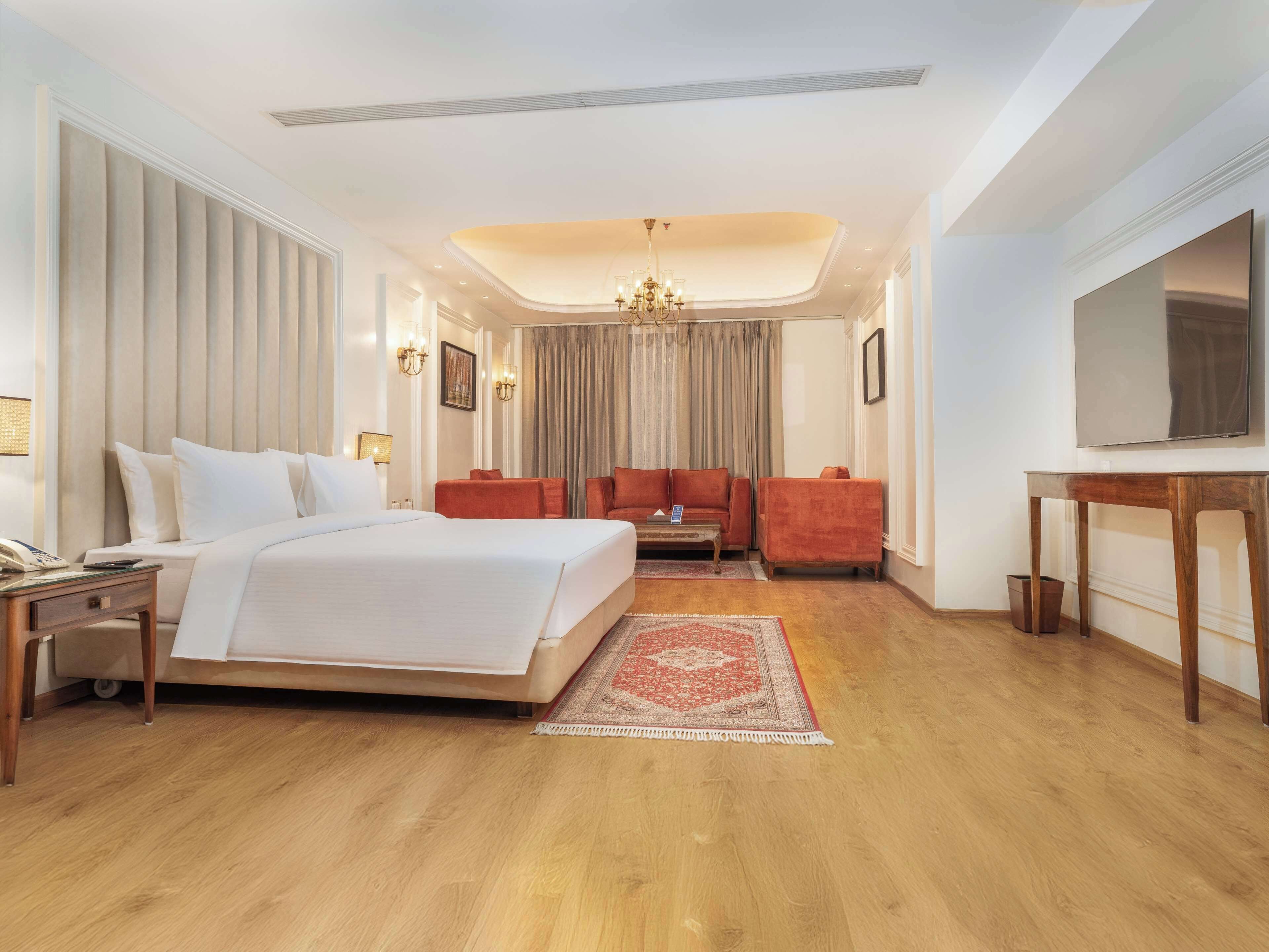 Premium Suite, 2 Katil Kelamin (Double) | Bar mini, meja, ruang kerja komputer riba, langsir/tirai gelap terus 