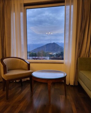 Mountain view - Sarovar Premiere Srinagar (Srinagar)