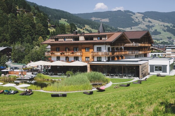 Front of property - Ski & Bike Hotel Wiesenegg (Saalbach-Hinterglemm)