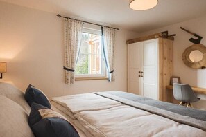 2 chambres, fer et planche à repasser, accès Internet, draps fournis