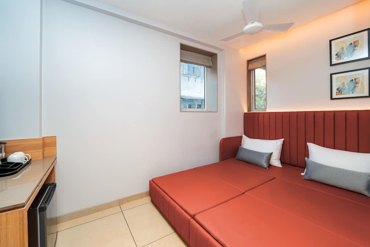 Economy Single Room | Blackout curtains, iron/ironing board, free WiFi, bed sheets