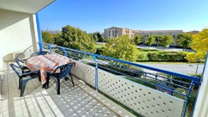 Outdoor dining - Relaxing Coastal Stay in Lido Altanea (Caorle (VE))