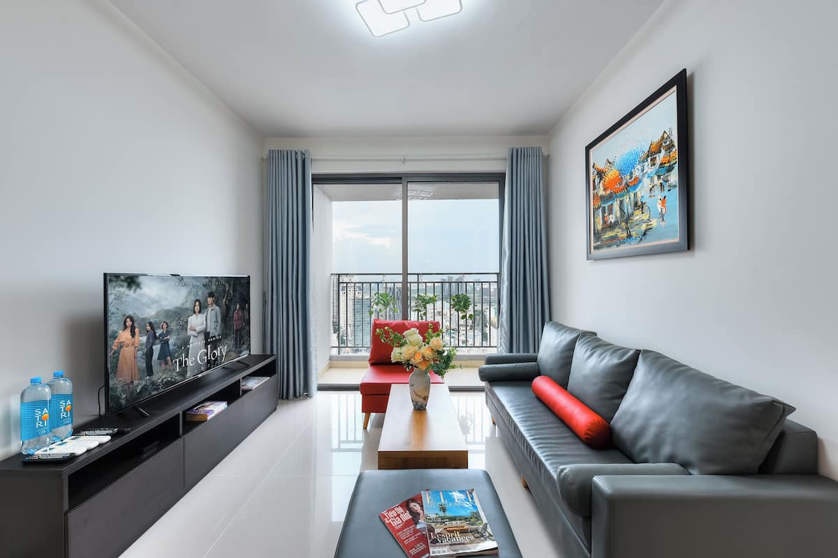 Luxury Apartment, 3 Bedrooms, City View | Living area