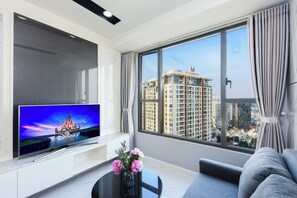 Luxury Apartment, 3 Bedrooms, City View | 1 bedroom, hypo-allergenic bedding, laptop workspace, iron/ironing board