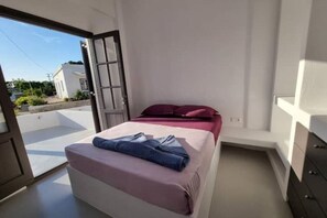 2 habitaciones, tabla de planchar con plancha, wifi y ropa de cama 