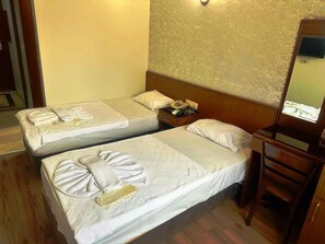 Classic Twin Room | Bathroom - Lyon Hotel (Istanbul)