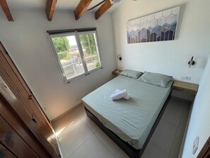 2 bedrooms, bed sheets