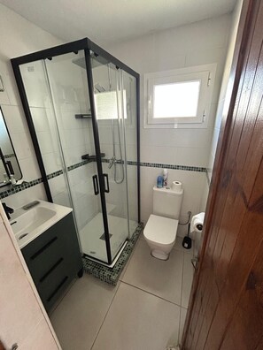 Shower, towels