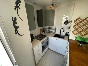 Fridge, microwave, oven, coffee/tea maker - 2.6 Cala'n Porter - House 4 personas (Cala en Porter)