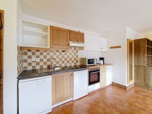 Fridge, microwave, dishwasher, coffee/tea maker