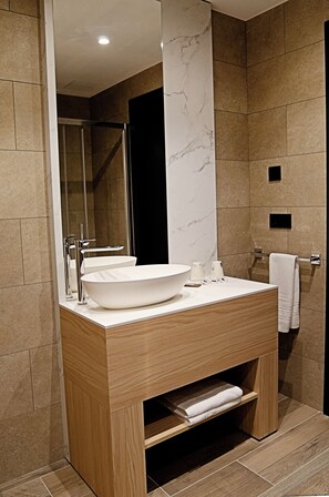 Shower, free toiletries, hair dryer, bathrobes