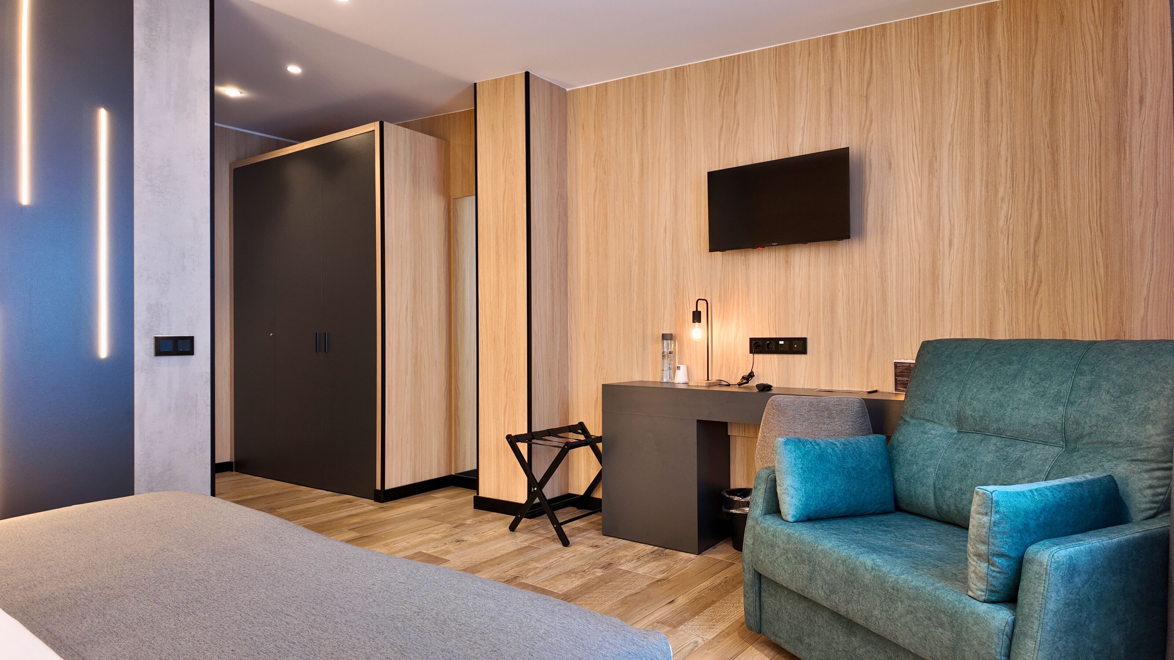 Junior Studio Suite | Select Comfort beds, desk, laptop workspace, blackout drapes