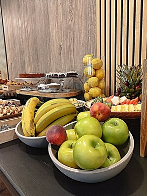 Free daily continental breakfast