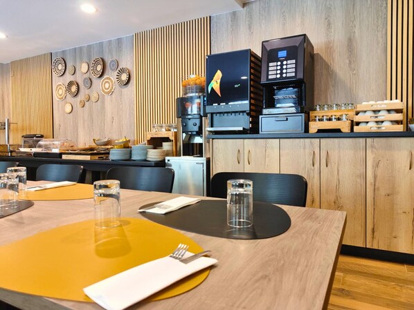 A modern restaurant interior with wooden panel walls, a coffee machine, and a buffet area. - Hotel Focus (Pas de la Casa)