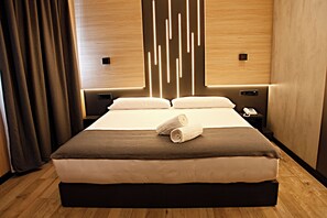 Family Room | 1 bedroom, Select Comfort beds, desk, laptop workspace