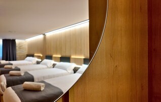 Ropa de cama de alta calidad, colchones con efecto memoria y escritorio 