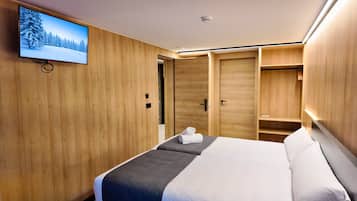 Deluxe Double Room, City View | Premium bedding, memory foam beds, desk, laptop workspace