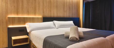 Deluxe Double Room, City View | Premium bedding, memory-foam beds, desk, laptop workspace