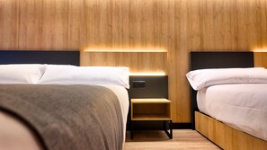 Luxury Triple Room | Premium bedding, memory foam beds, desk, laptop workspace - Hotel Catanies (Pas de la Casa)