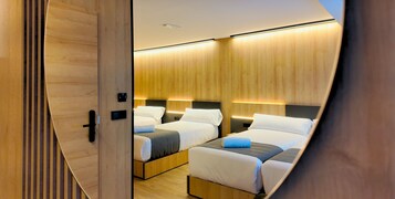 Ropa de cama de alta calidad, colchones con efecto memoria y escritorio 