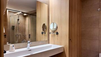 Deluxe Double Room, City View | Premium bedding, memory foam beds, desk, laptop workspace