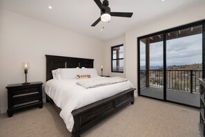 3 Schlafzimmer, Schreibtisch, Bügeleisen/Bügelbrett, Reisekinderbett